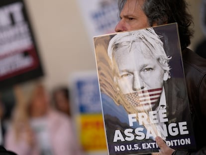 Seguidores de Assange, este miércoles frente al Tribunal de Magistrados de Westminster, en Londres.