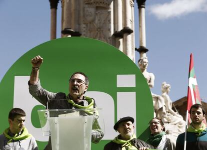 El portavoz de Independentistak, Txutxi Ariznabarreta, al término de la manifestación.