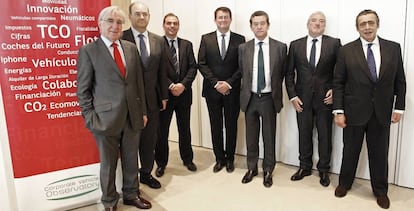 De izquierda a derecha, Agustín García, presidente de la AER; Blas Vives, secretario general de Faconauto; Manuel Orejas de CVO; Arval; Mario Armero, de Anfac; Tomas Herrera, de Ganvam y Germán López Madrid, de Aniacam