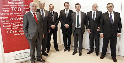 De izquierda a derecha, Agust&iacute;n Garc&iacute;a, presidente de la AER; Blas Vives, secretario general de Faconauto; Manuel Orejas de CVO; Arval; Mario Armero, de Anfac; Tomas Herrera, de Ganvam y Germ&aacute;n L&oacute;pez Madrid, de Aniacam