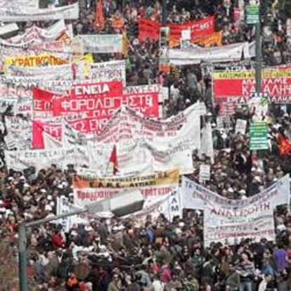 Participantes en una manifestación en el centro de Atenas.