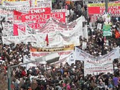 Participantes en una manifestación en el centro de Atenas.