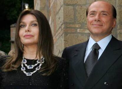 Silvio Berlusconi y su esposa, Veronica Lario, en Roma en junio de 2004.