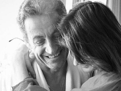 Sarkozy y Carla Bruni en una imagen de Instagram.
