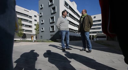 Promociones de viviendas con pisos ocupados en el Paseo de la Democracia de Torrejon de Ardoz.