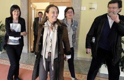 Ana Pont&oacute;n, Teresa T&aacute;boas y Carme Ad&aacute;n, del BNG, junto al socialista Francisco Cervi&ntilde;o (derecha).