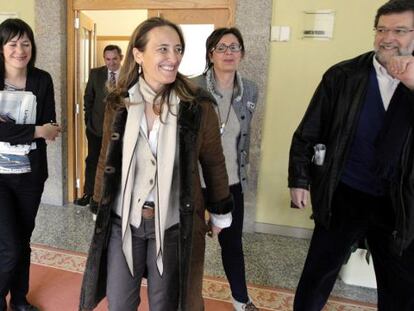 Ana Pontón, Teresa Táboas y Carme Adán, del BNG, junto al socialista Francisco Cerviño (derecha).