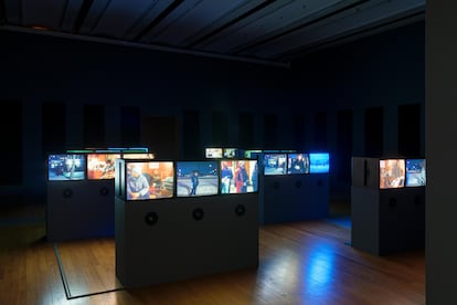 Chantal Akerman'ın 'D'Est' (1995) adlı video enstalasyonu, Lizbon'daki MAC/CCB'de.
