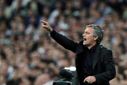 Mourinho, durante el partido de hoy.