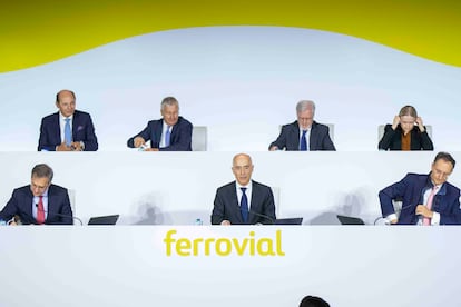 Ignacio Madridejos, consejero delegado y Rafael del Pino en la junta de accionistas de Ferrrovial, en Madrid.