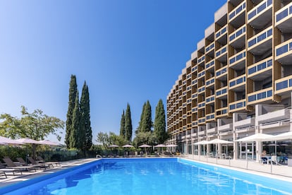 Piscina del Hotel Midas adquirido por Barceló.