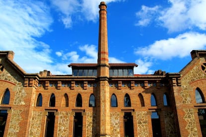 Los jardines de la Maternitat, uno de los más bonitos de Barcelona, alberga una interesante colección de edificios modernistas de finales del siglo XIX y principios del XX, como el Pavelló Central, en la imagen.