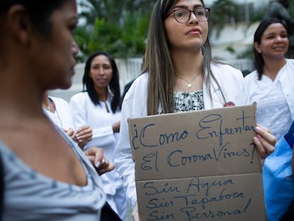 Protesta por la falta de recursos para combatir el coronavirus en Venezuela.