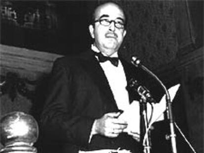 Fernando Lázaro Carreter lee su discurso de ingreso en la Real Academia Española el 11 de junio de 1972.
