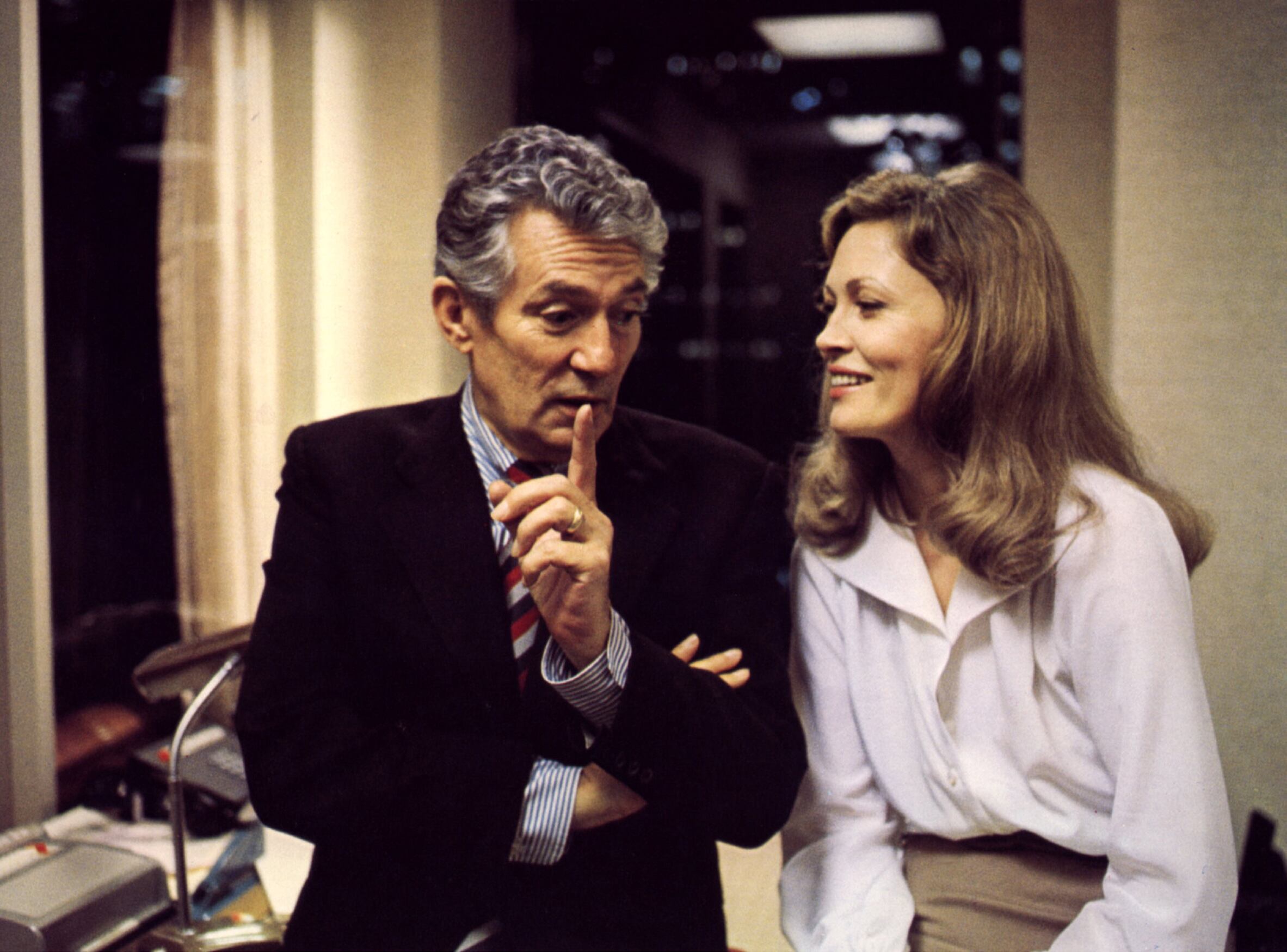 Peter Finch y Faye Dunaway en 'Network: un mundo implacable', la sátira televisiva de Sidney Lumet por la que Dunaway obtuvo el Oscar a la mejor actriz.