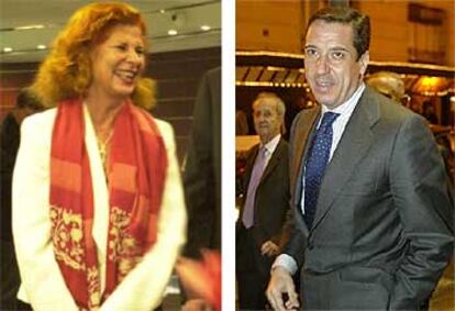 Carmen Alborch y Eduardo Zaplana, anoche, al llegar a sus respectivas conferencias.