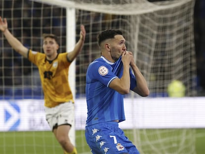 Lucas Pérez celebra un gol en Riazor.