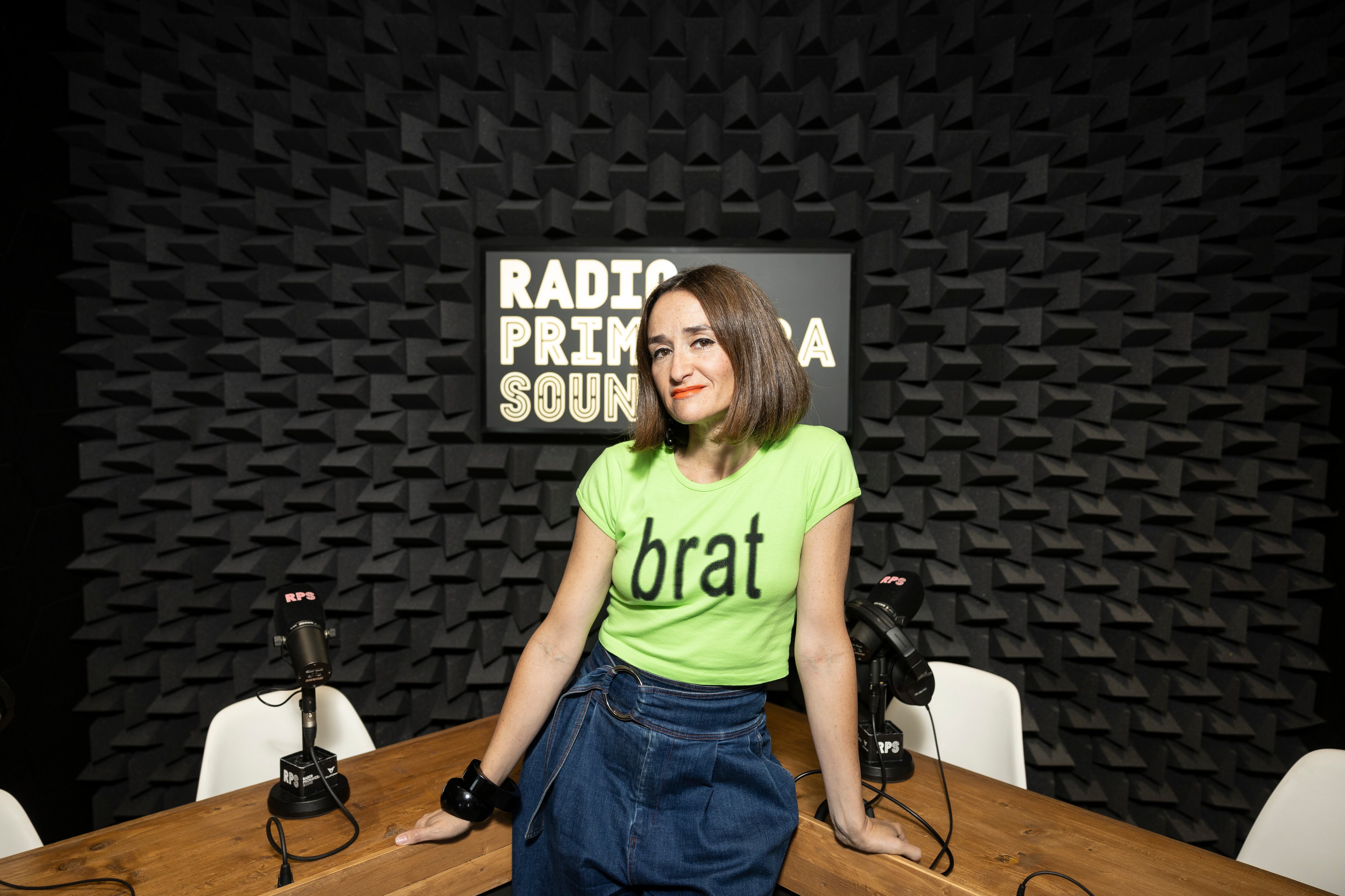 Marta Salicrú a l'estudi de Ràdio Primavera Sound.