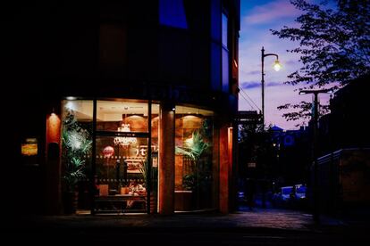 En los límites del histórico barrio de los joyeros, el restaurante Itihaas (18 Fleet Street) se ha hecho muy popular entre la legión de foodies que peregrina a Birmingham. El ambiente es tranquilo y refinado, decorado en estilo colonial, y en la carta hay un guiño a la tradición, con platos típicos como tikka masalas y vindaloos (un curry muy popular en la cocina india), pero también especialidades regionales muy interesantes, desde Kerala hasta el Punjab.