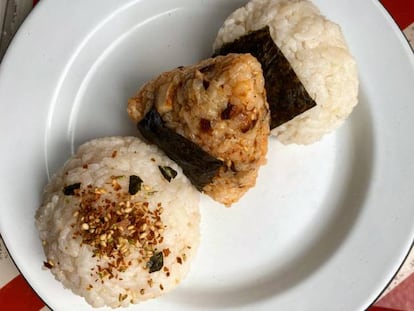 Onigiri (bolas de arroz rellenas japonesas)