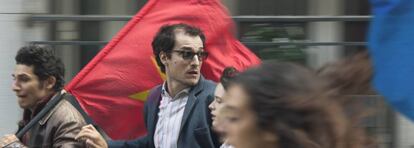 Louis Garrel, como Godard, en un fotograma de 'Le redoutable'.