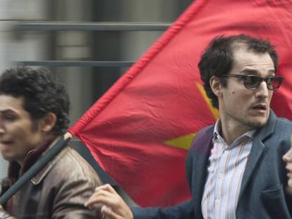 Louis Garrel, como Godard, en un fotograma de &#039;Le redoutable&#039;.