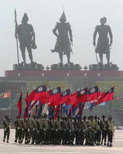 Desfile de las Fuerzas Armadas en Nay Pyi Taw.