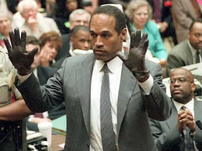 O. J. Simpson en un momento de su juicio por asesinato, en junio de 1995.