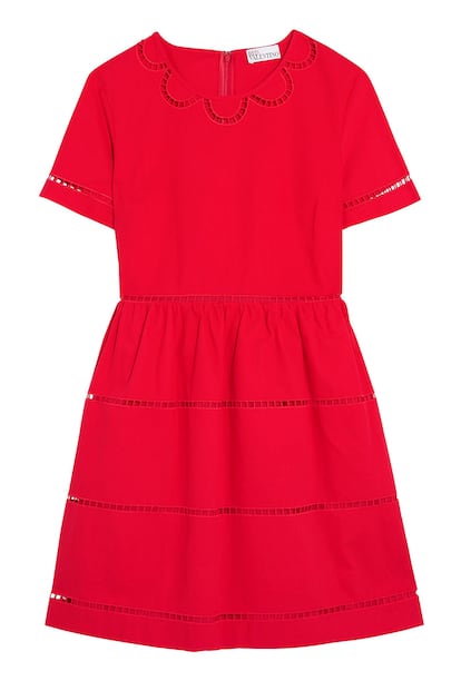 Minivestido rojo troquelado de Red Valentino (425 euros).