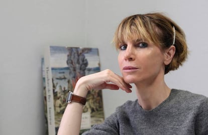 La guionista Astrid Gil-Casares posa durante una entrevista concedida a la Agencia Efe este martes en Madrid, con motivo del lanzamiento de su primera novela: