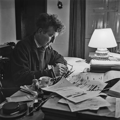 English poet, novelist, essayist and critic, Robert von Ranke Graves (1895 - 1985) writing at Vale House, his home in Galmpton near Brixham, Devon, December 1941. Original Publication: Picture Post - 982 - What I Believe About Ghosts - pub. 27th December 1941. (Photo by Bill Brandt/Picture Post/Hulton Archive/Getty Images)