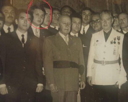 Manuel Gavira, rodeado con un circulo, en un acto de Franco con ediles del Campo Gibraltar.