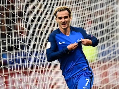 Griezmann celebra el gol ante Bielorrusia con el que ayud&oacute; a Francia a clasificarse para el Mundial 2018.