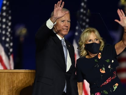 Los Biden, celebrando la victoria electoral en Wilmington, Delaware.