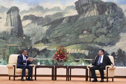 El director de la Organización Mundial de la Salud (OMS), Tedros Adhanom Ghebreyesus, visitó China el 28 de enero. En la imagen aparece con el presidente del país, Xi Jinping. Dos días más tarde declararía la emergencia internacional por la rápida propagación del coronavirus.