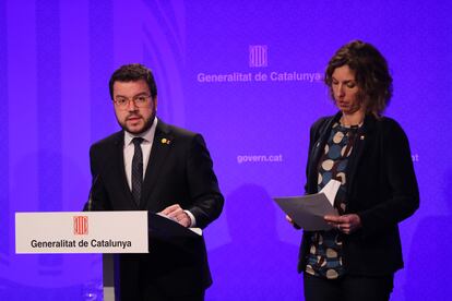 Pere Aragonès y Àngels Chacón, en rueda de prensa este jueves.