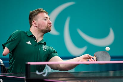 El irlandés Colin Judge durante los entrenos de tenis de mesa en el estadio París Sur Arena el lunes.