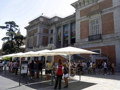 Colas para entrar al Museo del Prado. / ÁLVARO GARCÍA 
