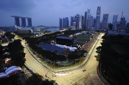 Panorámica del circuito donde se corre el Gran Premio de Singapur durante los entrenamientos