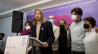 El candidato de Unidas Podemos a las elecciones de Castilla y León, Pablo Fernández, comparece ante los medios de comunicación en Valladolid. Fernández, ha reconocido que los resultados de su partido han sido malos, al quedarse solo con un procurador de los dos que tenía, pero lo más grave y preocupante -ha dicho- es que "Casado y Mañueco han apuntalado a la ultraderecha".