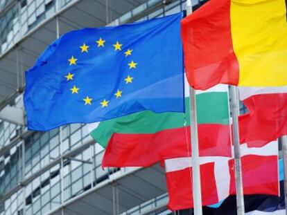 La bandera de la Uni&oacute;n Europea ondea en Estrasburgo.