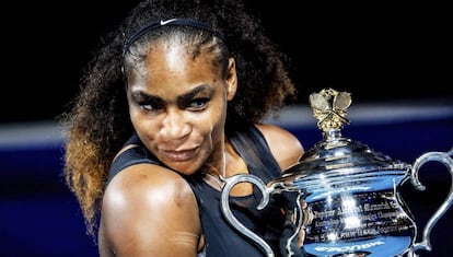 Serena Williams posa tras ganar el Open de Australia de este año.