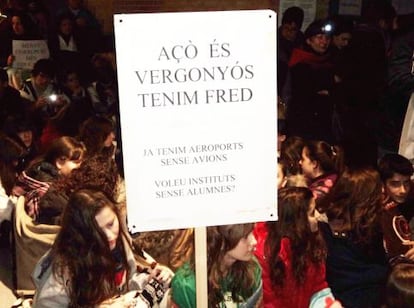 Protesta de alumnos, profesores y padres en el IES Vall de la Safor de Vilallonga