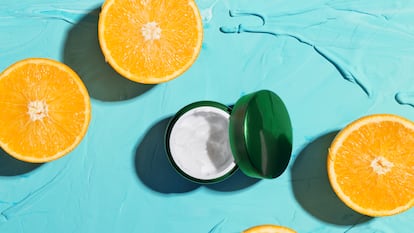 Las cremas con vitamina C se han convertido en imprescindibles en la rutina de cuidado facial.