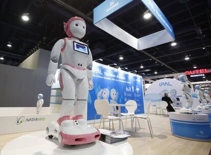 Robot de Avatarmind que sirve de acompañante para los niños y las personas mayores.