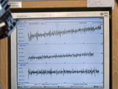 Fotograf&iacute;a facilitada por el Ayuntamiento de Alcorc&oacute;n del sistema de seguimiento de terremotos instalado hoy en la localidad tras el temblor de 3,5 grados de magnitud en la escala de Richter.