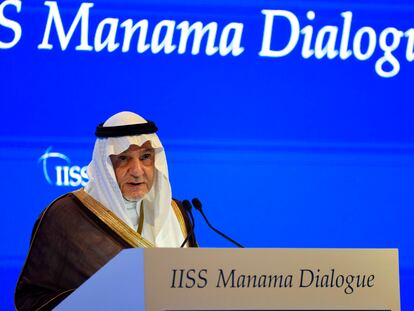 El príncipe saudí Turki al Faisal, durante su intervención ante el foro de Manama, el pasado domingo.
