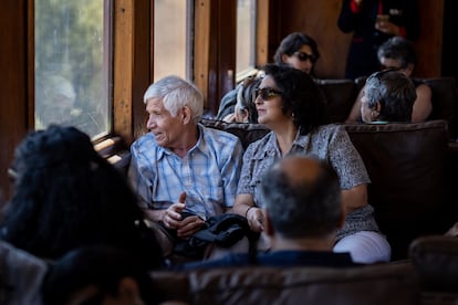 Los pasajeros Luis González, de 77 años, y Cristina Bórquez, de 60.
