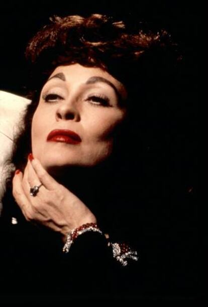 Faye Dunaway como Joan Crawford en 'Queridísima mamá'.