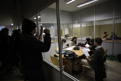 Interior de las clases de la Universidad Autónoma de Madrid, donde varios piquetes han increpado a los alumnos que no se han sumado a la huelga.